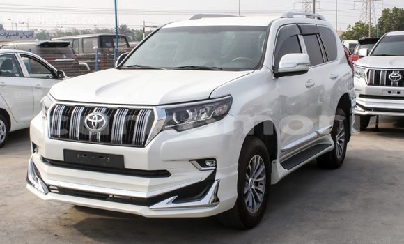 Acheter Import Voiture Toyota Prado Blanc à Import - Dubai, Grande Comore Acheter Import Voiture Toyota Prado Blanc à Import - Dubai, Grande Comore
