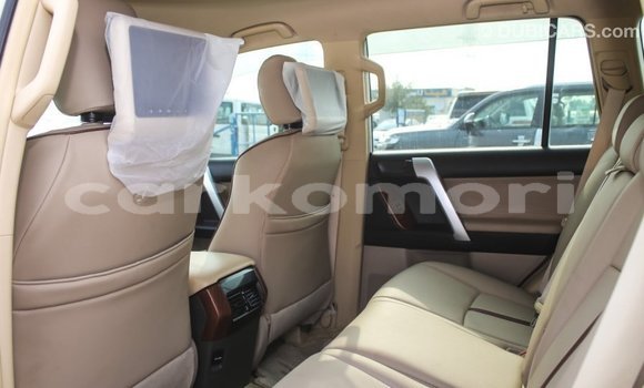Acheter Import Voiture Toyota Prado Blanc à Import - Dubai, Grande Comore Acheter Import Voiture Toyota Prado Blanc à Import - Dubai, Grande Comore