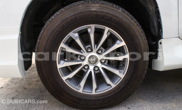 Acheter Import Voiture Toyota Prado Blanc à Import - Dubai, Grande Comore Acheter Import Voiture Toyota Prado Blanc à Import - Dubai, Grande Comore