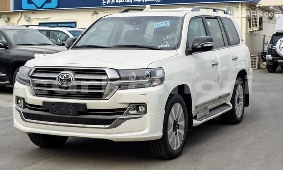 Buy Import Toyota Land Cruiser White Car in Import - Dubai in Great Comore Buy Import Toyota Land Cruiser White Car in Import - Dubai in Great Comore