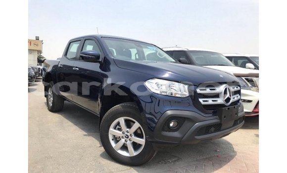 Acheter Import Voiture Mercedes-Benz 250 Bleu à Import - Dubai, Grande Comore Acheter Import Voiture Mercedes-Benz 250 Bleu à Import - Dubai, Grande Comore