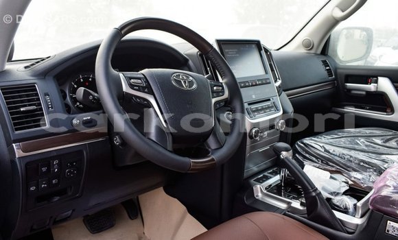 Buy Import Toyota Land Cruiser White Car in Import - Dubai in Great Comore Buy Import Toyota Land Cruiser White Car in Import - Dubai in Great Comore