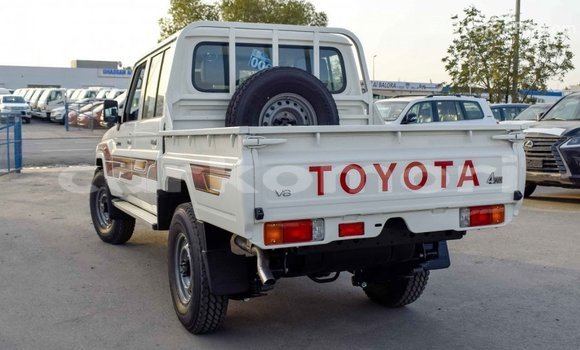 Buy Import Toyota Land Cruiser White Car in Import - Dubai in Great Comore Buy Import Toyota Land Cruiser White Car in Import - Dubai in Great Comore
