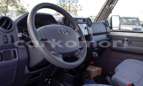 Buy Import Toyota Land Cruiser White Car in Import - Dubai in Great Comore Buy Import Toyota Land Cruiser White Car in Import - Dubai in Great Comore