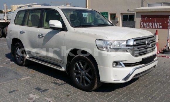 Buy Import Toyota Land Cruiser White Car in Import - Dubai in Great Comore Buy Import Toyota Land Cruiser White Car in Import - Dubai in Great Comore