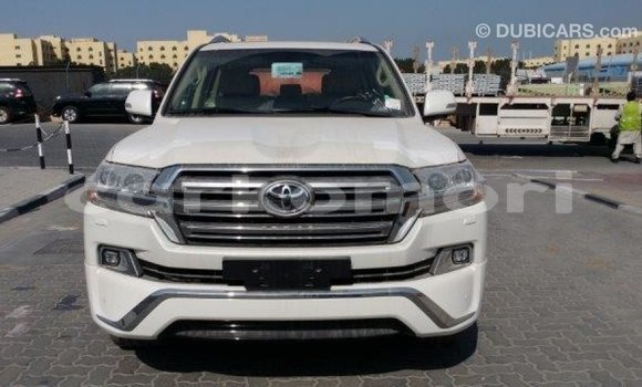 Buy Import Toyota Land Cruiser White Car in Import - Dubai in Great Comore Buy Import Toyota Land Cruiser White Car in Import - Dubai in Great Comore