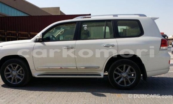Buy Import Toyota Land Cruiser White Car in Import - Dubai in Great Comore Buy Import Toyota Land Cruiser White Car in Import - Dubai in Great Comore