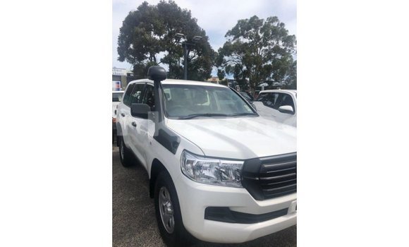 Buy Import Toyota Land Cruiser Black Car in Import - Dubai in Great Comore Buy Import Toyota Land Cruiser Black Car in Import - Dubai in Great Comore