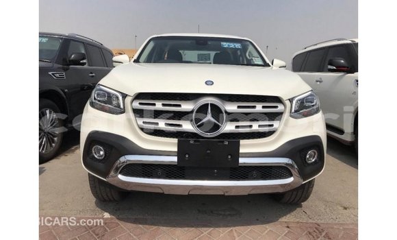 Buy Import Mercedes-Benz 250 White Car in Import - Dubai in Great Comore Buy Import Mercedes-Benz 250 White Car in Import - Dubai in Great Comore