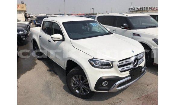 Buy Import Mercedes-Benz 250 White Car in Import - Dubai in Great Comore Buy Import Mercedes-Benz 250 White Car in Import - Dubai in Great Comore