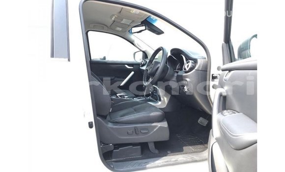 Buy Import Mercedes-Benz 250 White Car in Import - Dubai in Great Comore Buy Import Mercedes-Benz 250 White Car in Import - Dubai in Great Comore