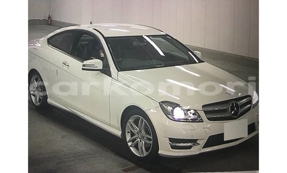 Buy Import Mercedes-Benz 190 White Car in Import - Dubai in Great Comore