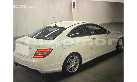 Buy Import Mercedes-Benz 190 White Car in Import - Dubai in Great Comore Buy Import Mercedes-Benz 190 White Car in Import - Dubai in Great Comore