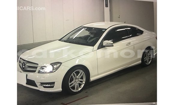 Buy Import Mercedes-Benz 190 White Car in Import - Dubai in Great Comore Buy Import Mercedes-Benz 190 White Car in Import - Dubai in Great Comore