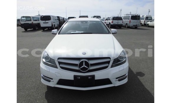 Buy Import Mercedes-Benz 190 White Car in Import - Dubai in Great Comore Buy Import Mercedes-Benz 190 White Car in Import - Dubai in Great Comore