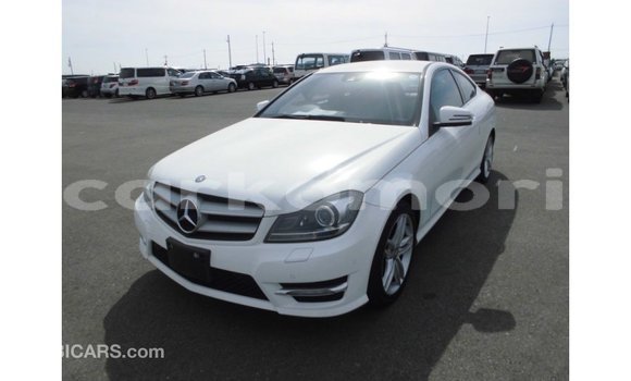 Buy Import Mercedes-Benz 190 White Car in Import - Dubai in Great Comore Buy Import Mercedes-Benz 190 White Car in Import - Dubai in Great Comore