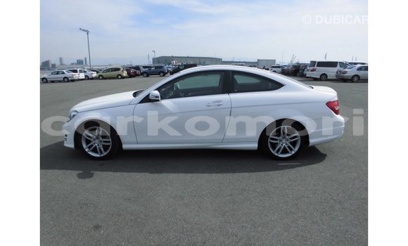 Buy Import Mercedes-Benz 190 White Car in Import - Dubai in Great Comore Buy Import Mercedes-Benz 190 White Car in Import - Dubai in Great Comore