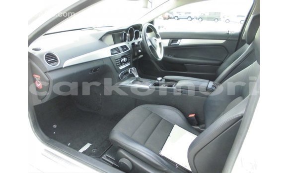 Buy Import Mercedes-Benz 190 White Car in Import - Dubai in Great Comore Buy Import Mercedes-Benz 190 White Car in Import - Dubai in Great Comore