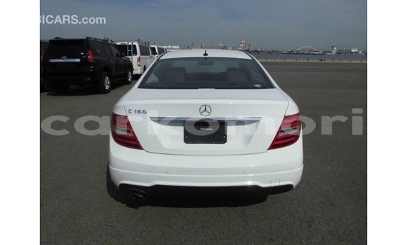 Buy Import Mercedes-Benz 190 White Car in Import - Dubai in Great Comore Buy Import Mercedes-Benz 190 White Car in Import - Dubai in Great Comore