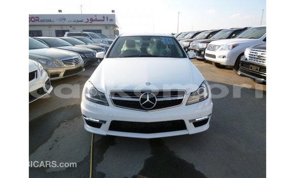 Buy Import Mercedes-Benz 200 White Car in Import - Dubai in Great Comore Buy Import Mercedes-Benz 200 White Car in Import - Dubai in Great Comore