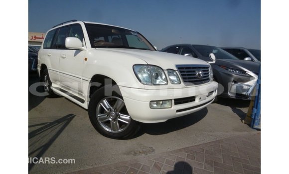 Acheter Import Voiture Toyota Land Cruiser Blanc à Import - Dubai, Grande Comore Acheter Import Voiture Toyota Land Cruiser Blanc à Import - Dubai, Grande Comore