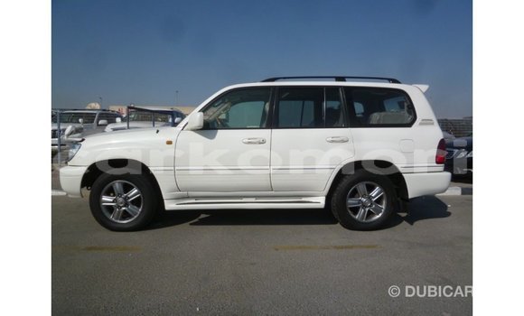 Acheter Import Voiture Toyota Land Cruiser Blanc à Import - Dubai, Grande Comore Acheter Import Voiture Toyota Land Cruiser Blanc à Import - Dubai, Grande Comore