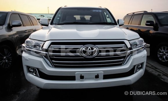 Acheter Import Voiture Toyota Land Cruiser Blanc à Import - Dubai, Grande Comore Acheter Import Voiture Toyota Land Cruiser Blanc à Import - Dubai, Grande Comore