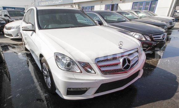 Buy Import Mercedes-Benz 200 White Car in Import - Dubai in Great Comore Buy Import Mercedes-Benz 200 White Car in Import - Dubai in Great Comore