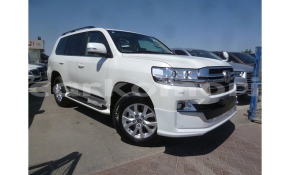 Acheter Import Voiture Toyota Land Cruiser Blanc à Import - Dubai, Grande Comore Acheter Import Voiture Toyota Land Cruiser Blanc à Import - Dubai, Grande Comore