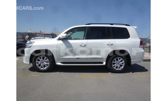 Acheter Import Voiture Toyota Land Cruiser Blanc à Import - Dubai, Grande Comore Acheter Import Voiture Toyota Land Cruiser Blanc à Import - Dubai, Grande Comore