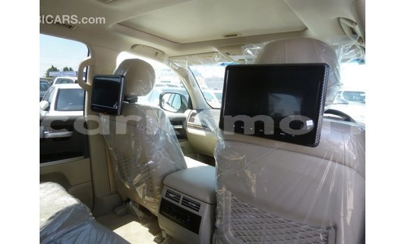 Acheter Import Voiture Toyota Land Cruiser Blanc à Import - Dubai, Grande Comore Acheter Import Voiture Toyota Land Cruiser Blanc à Import - Dubai, Grande Comore
