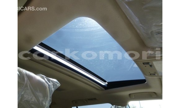 Acheter Import Voiture Toyota Land Cruiser Blanc à Import - Dubai, Grande Comore Acheter Import Voiture Toyota Land Cruiser Blanc à Import - Dubai, Grande Comore