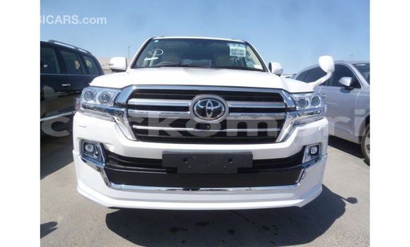 Acheter Import Voiture Toyota Land Cruiser Blanc à Import - Dubai, Grande Comore Acheter Import Voiture Toyota Land Cruiser Blanc à Import - Dubai, Grande Comore