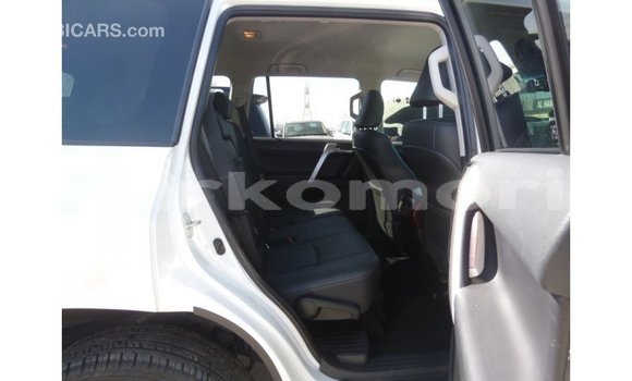 Acheter Import Voiture Toyota Prado Blanc à Import - Dubai, Grande Comore Acheter Import Voiture Toyota Prado Blanc à Import - Dubai, Grande Comore