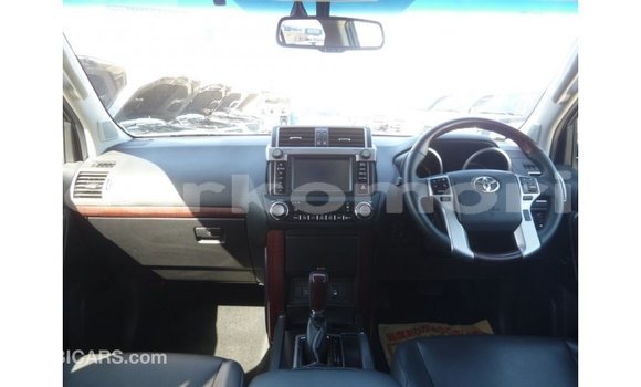 Acheter Import Voiture Toyota Prado Blanc à Import - Dubai, Grande Comore Acheter Import Voiture Toyota Prado Blanc à Import - Dubai, Grande Comore