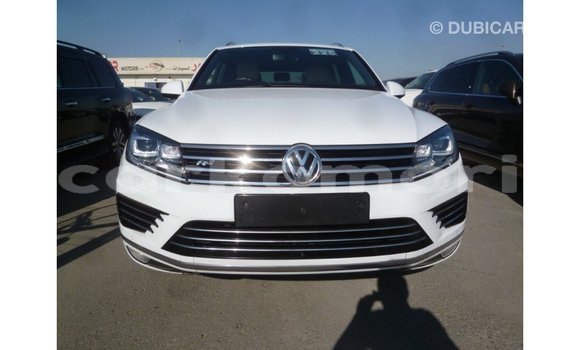 Buy Import Volkswagen Touareg White Car in Import - Dubai in Great Comore Buy Import Volkswagen Touareg White Car in Import - Dubai in Great Comore