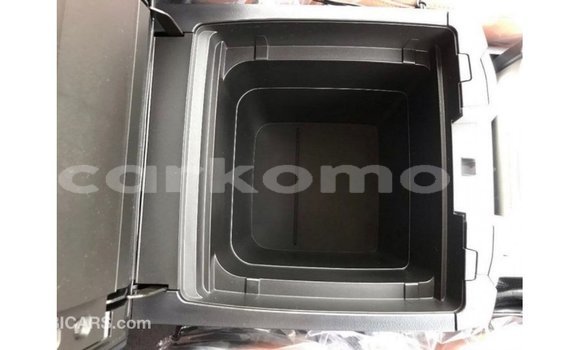 Acheter Import Voiture Toyota Land Cruiser Noir à Import - Dubai, Grande Comore Acheter Import Voiture Toyota Land Cruiser Noir à Import - Dubai, Grande Comore