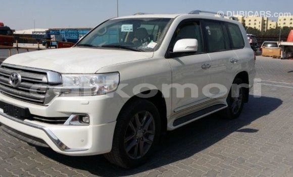 Buy Import Toyota Land Cruiser White Car in Import - Dubai in Great Comore Buy Import Toyota Land Cruiser White Car in Import - Dubai in Great Comore