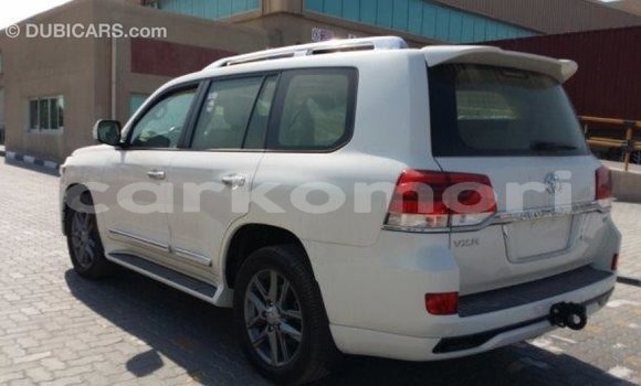 Buy Import Toyota Land Cruiser White Car in Import - Dubai in Great Comore Buy Import Toyota Land Cruiser White Car in Import - Dubai in Great Comore