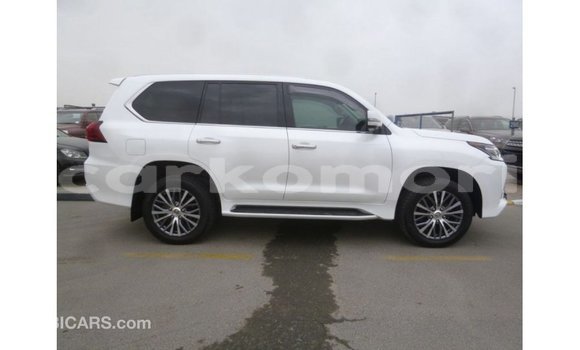 Acheter Import Voiture Lexus LX Blanc à Import - Dubai, Grande Comore Acheter Import Voiture Lexus LX Blanc à Import - Dubai, Grande Comore