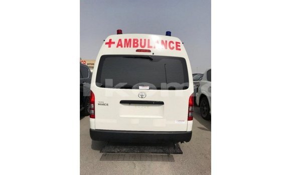 Acheter Import Voiture Toyota Hiace Blanc à Import - Dubai, Grande Comore Acheter Import Voiture Toyota Hiace Blanc à Import - Dubai, Grande Comore