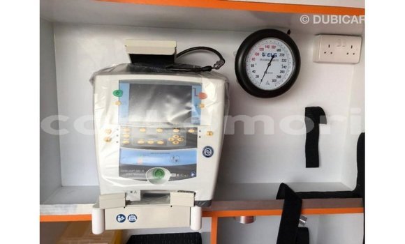 Acheter Import Voiture Toyota Hiace Blanc à Import - Dubai, Grande Comore Acheter Import Voiture Toyota Hiace Blanc à Import - Dubai, Grande Comore