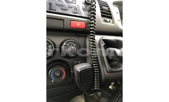 Acheter Import Voiture Toyota Hiace Blanc à Import - Dubai, Grande Comore Acheter Import Voiture Toyota Hiace Blanc à Import - Dubai, Grande Comore