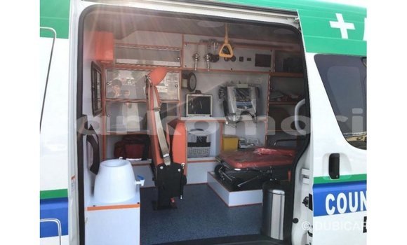 Acheter Import Voiture Toyota Hiace Blanc à Import - Dubai, Grande Comore Acheter Import Voiture Toyota Hiace Blanc à Import - Dubai, Grande Comore