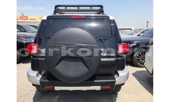 Acheter Import Voiture Toyota FJ Cruiser Noir à Import - Dubai, Grande Comore Acheter Import Voiture Toyota FJ Cruiser Noir à Import - Dubai, Grande Comore