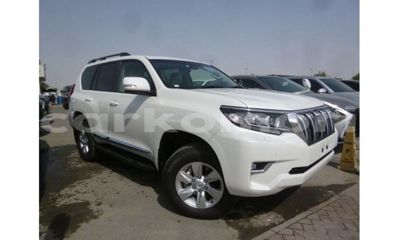 Acheter Import Voiture Toyota Prado Blanc à Import - Dubai, Grande Comore Acheter Import Voiture Toyota Prado Blanc à Import - Dubai, Grande Comore