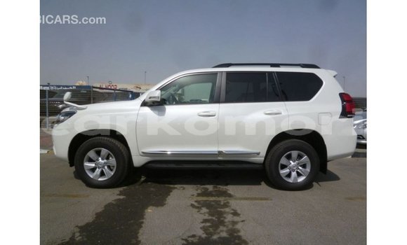 Acheter Import Voiture Toyota Prado Blanc à Import - Dubai, Grande Comore Acheter Import Voiture Toyota Prado Blanc à Import - Dubai, Grande Comore