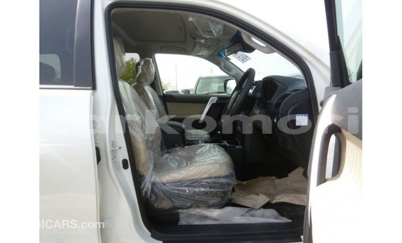 Acheter Import Voiture Toyota Prado Blanc à Import - Dubai, Grande Comore Acheter Import Voiture Toyota Prado Blanc à Import - Dubai, Grande Comore