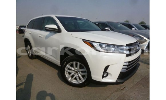 Buy Import Toyota Kluger White Car in Import - Dubai in Great Comore