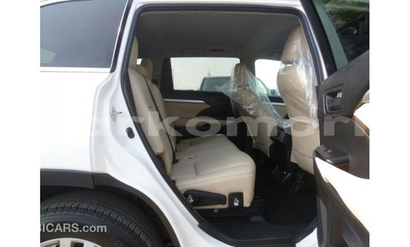 Acheter Import Voiture Toyota Kluger Blanc à Import - Dubai, Grande Comore Acheter Import Voiture Toyota Kluger Blanc à Import - Dubai, Grande Comore